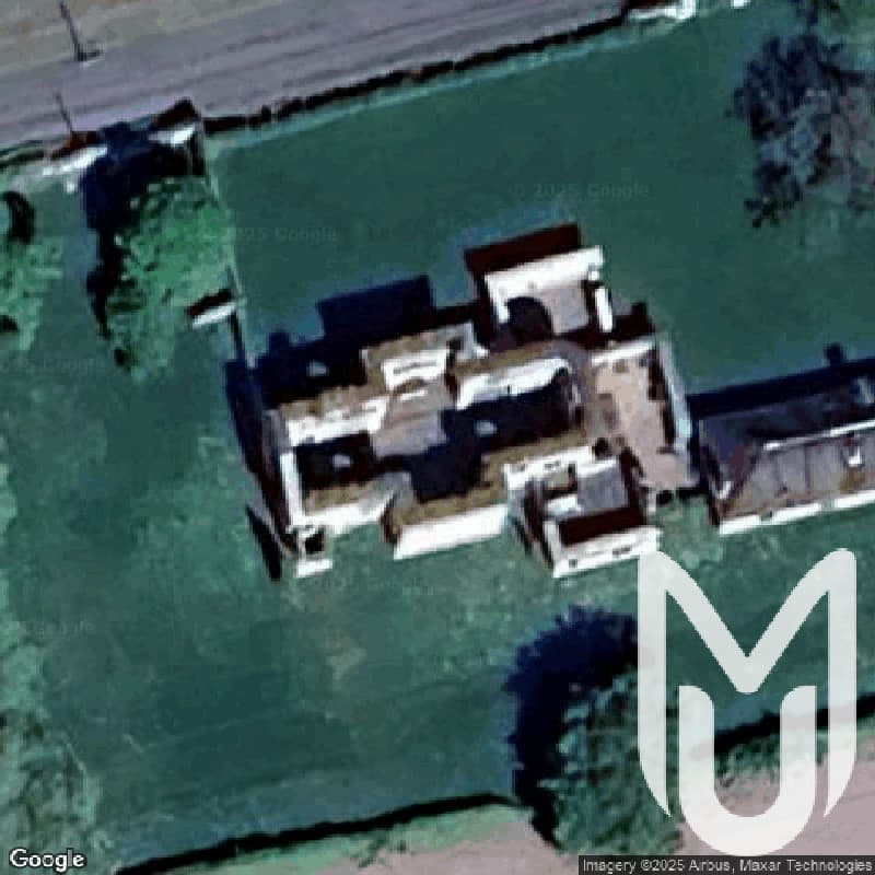 Manoir White