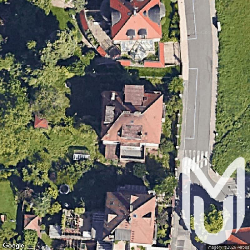 Villa Petra Feature