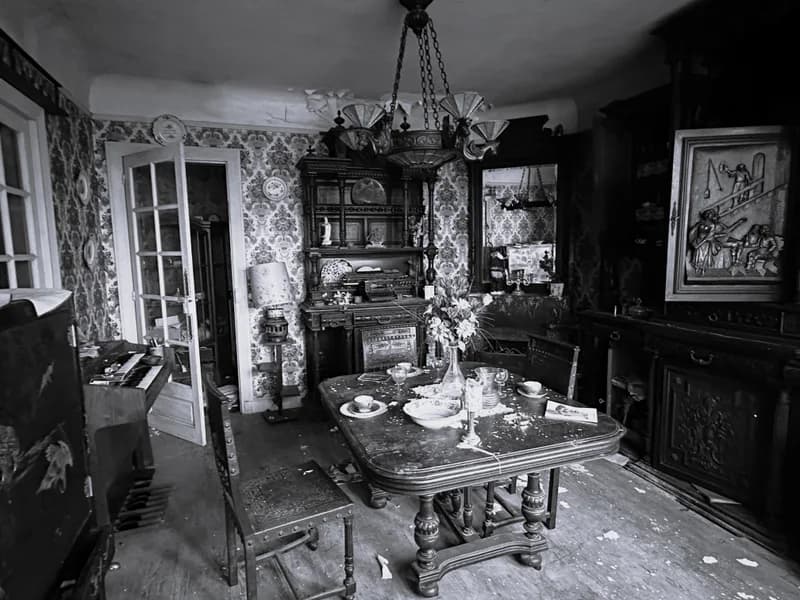 Villa Coco / Manoir Coco abandoned location in Val-d'Oise, France - Image 1 of 10 for urban exploration