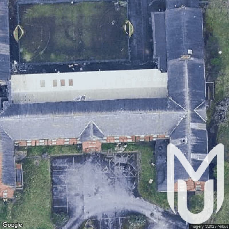 Clarence School / School Burton