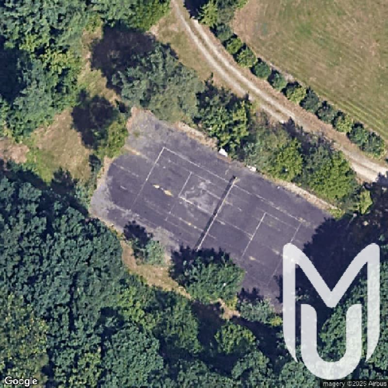 The lonely tennis court