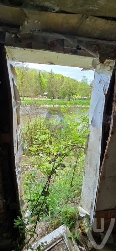 Maison Collapse River